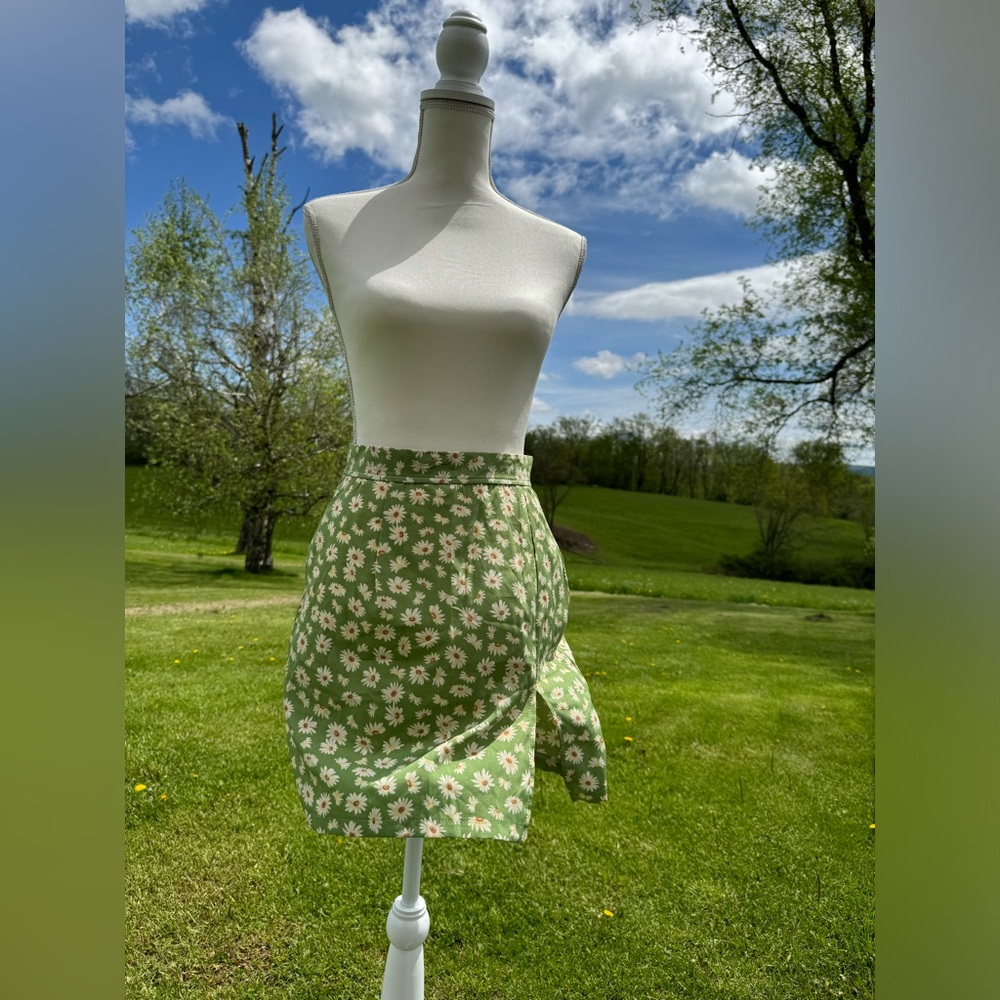Floral skirt with slit